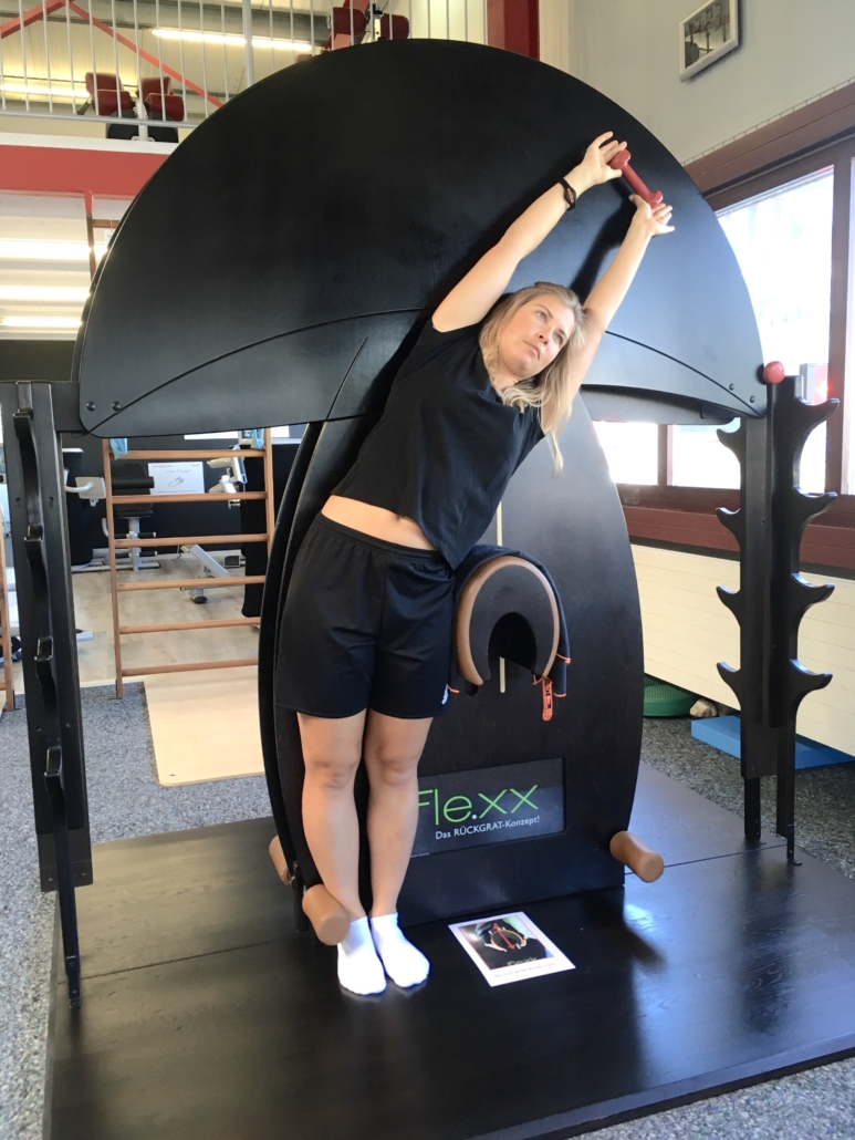 3 Übungen gegen Rückenbeschwerden aus Flamatt Latzug - Längentraining Seitneigen