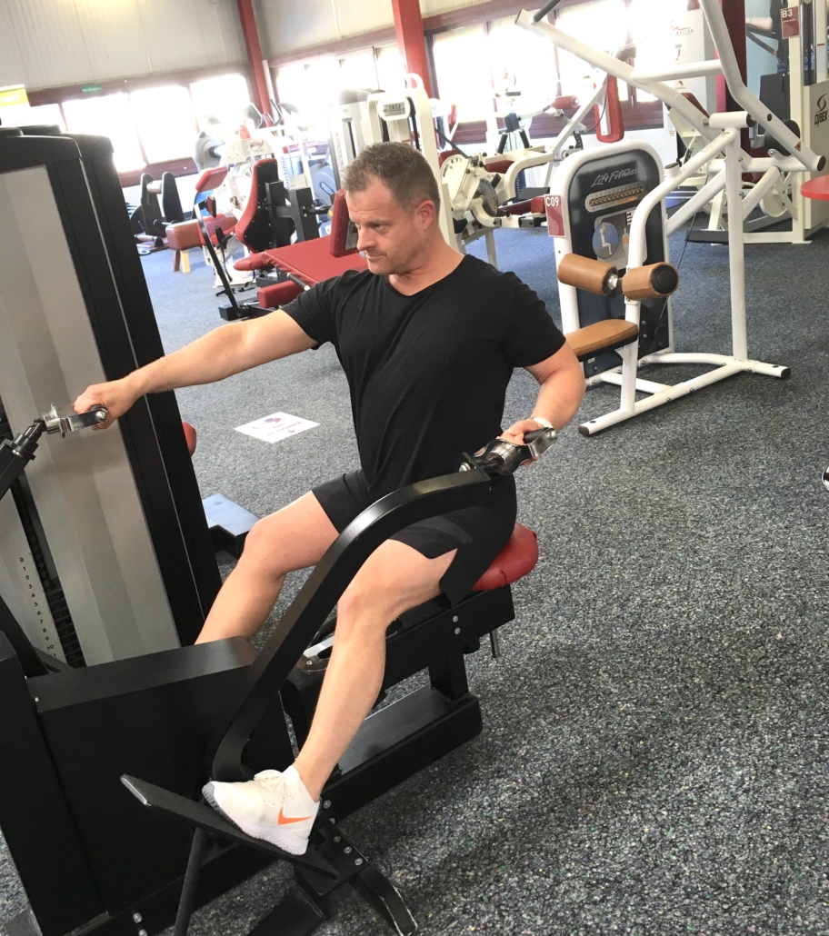 3 Übungen gegen Rückenbeschwerden aus Flamatt - Ruderzug